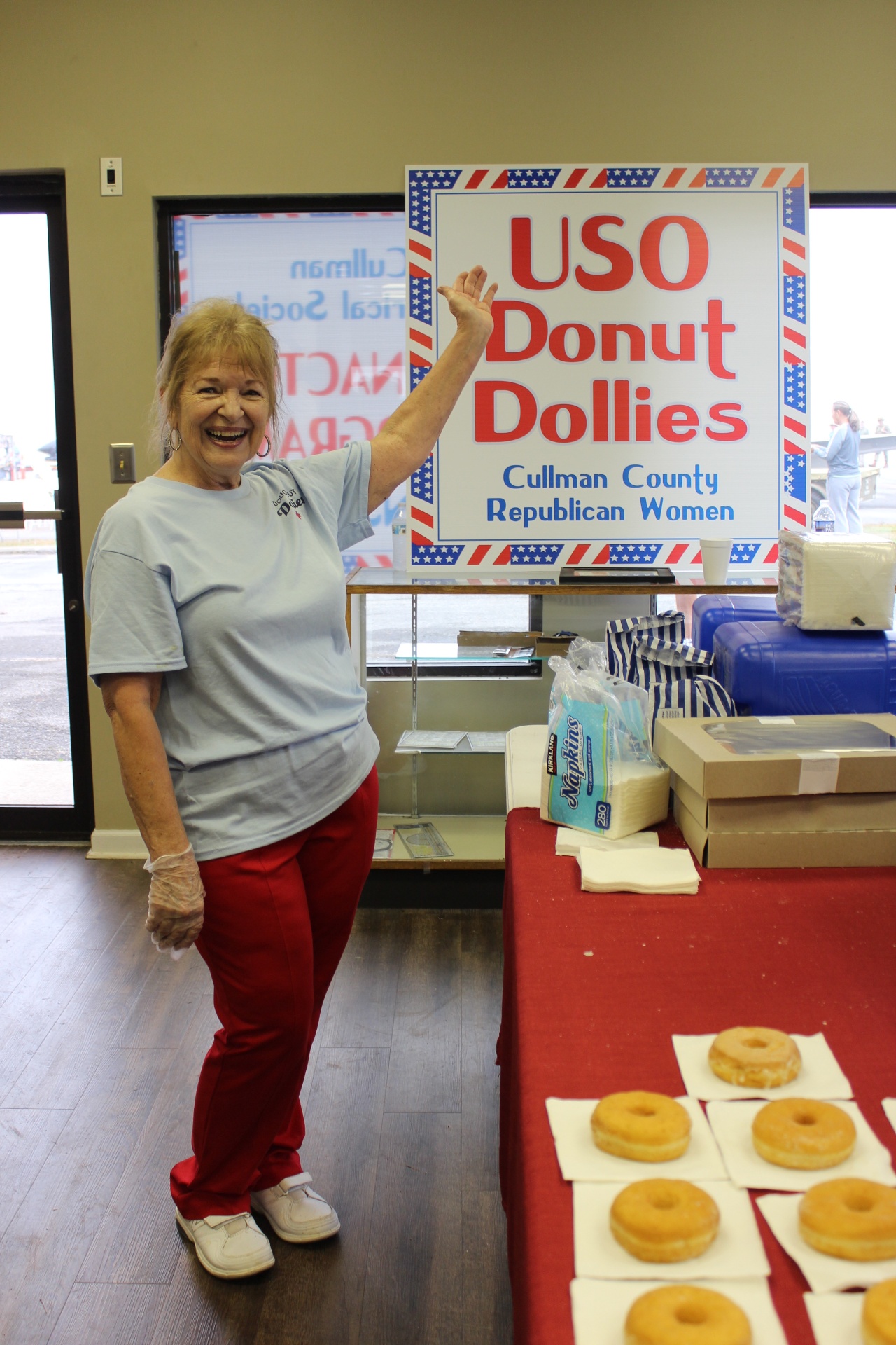 Cullman County Republican Women volunteer greets the USO Donut Dollies station